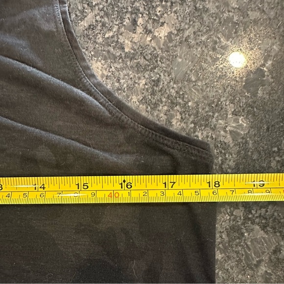 Vuori Lux Performance Racerback Tank Top Grey Camo Size XL Extra Large Athletic - Picture 4 of 5